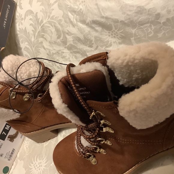 St John’s Bay Women’s Lakeline Ankle Boot Memory Foam In Cognac Size 7 Medium - Picture 4 of 8